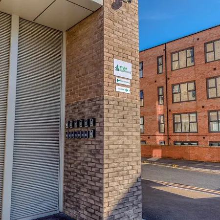 View - Free Parking - Near Salford Royal مانشستر