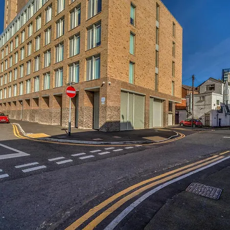شقة View - Free Parking - Near Salford Royal مانشستر