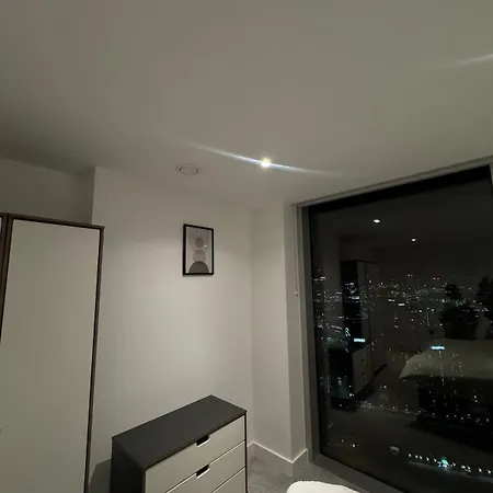 2 Bed Centre شقة *
