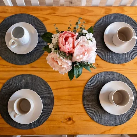 شقة 3-bed Salford Home, Free Parking & Wi-fi