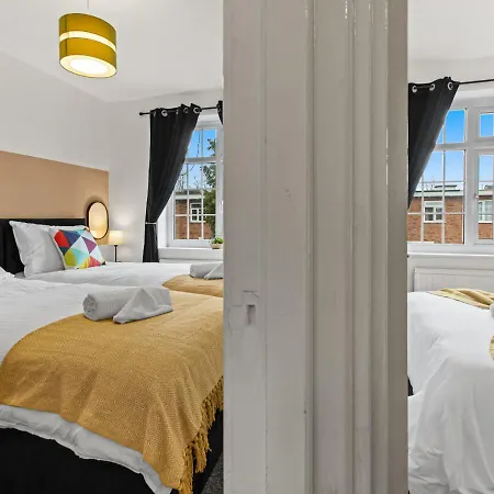 Modern 4 Bedroom House For 9 Guests With Free Parking By The Cosy Corner Nationwide Appartement Manchester