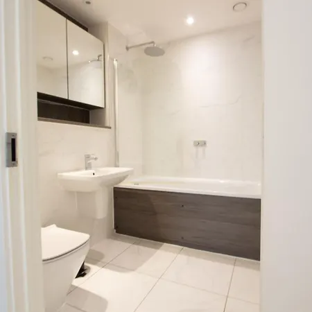 Sleek Modern In The Heart Of Salford *