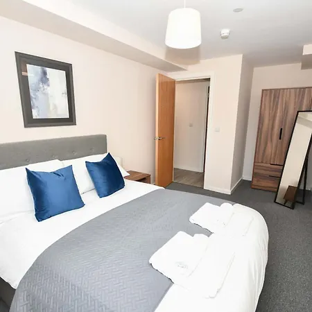Bright & Spacious 2 Bed In شقة