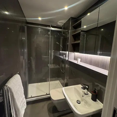 شقة 2 Bed Centre *