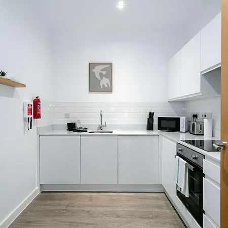 Spacious & Modern 1bed Nr Etihad Stadium شقة مانشستر