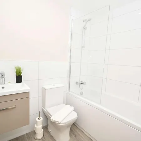 شقة Bright & Spacious 2 Bed In