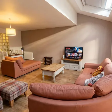 Lägenhet 3-bed Salford Home, Free Parking & Wi-fi