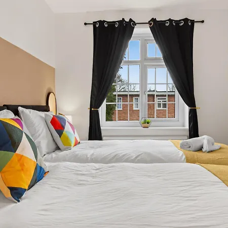 Modern 4 Bedroom House For 9 Guests With Free Parking By The Cosy Corner Nationwide Manchester