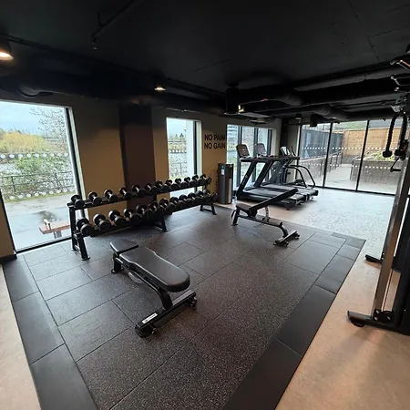 شقة Spacious 2 Bedroom With Balcony Near Mediacity Uk *