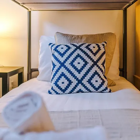 Perfect Getaway At Smedley House Manchester