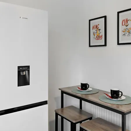 Appartement Modern 4 Bedroom House For 9 Guests With Free Parking By The Cosy Corner Nationwide *