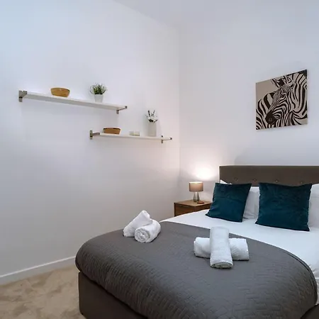 Spacious & Modern 1bed Nr Etihad Stadium شقة مانشستر