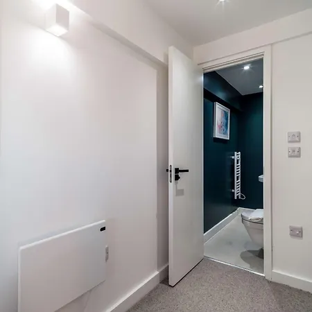 Stunning 2 Bed W Views Apartmán