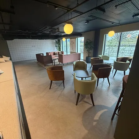 Spacious 2 Bedroom With Balcony Near Mediacity Uk