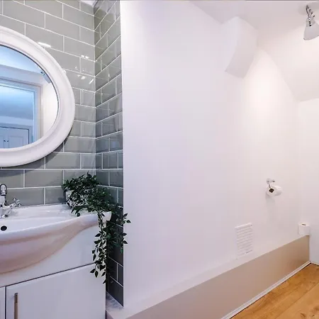 Perfect Getaway At Smedley House * Manchester