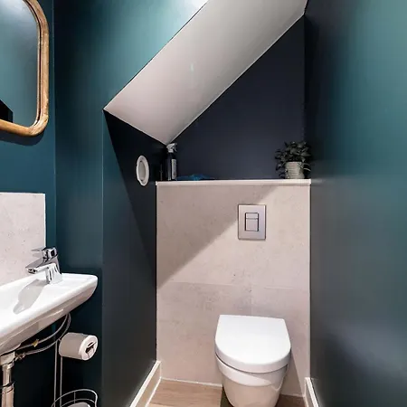 Stunning 2 Bed W Views Διαμέρισμα *