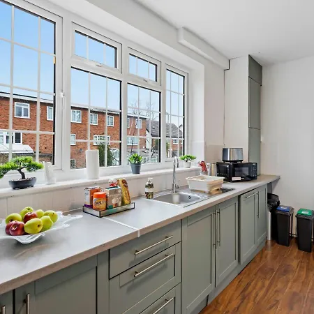 Appartement Modern 4 Bedroom House For 9 Guests With Free Parking By The Cosy Corner Nationwide *