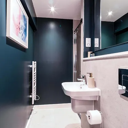 Stunning 2 Bed W Views Apartmán *