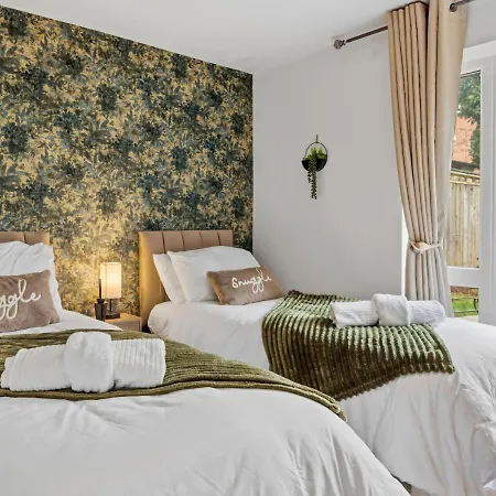Appartement Modern 4 Bedroom House For 9 Guests With Free Parking By The Cosy Corner Nationwide *
