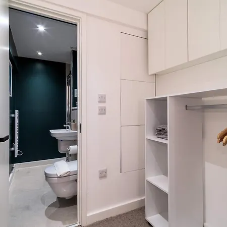 Stunning 2 Bed W Views Apartmán