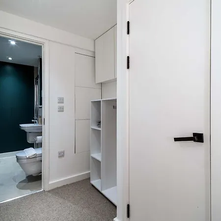 Stunning 2 Bed W Views Apartmán