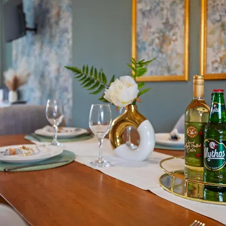 Modern 4 Bedroom House For 9 Guests With Free Parking By The Cosy Corner Nationwide Appartement *