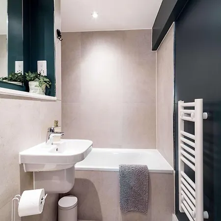 Stunning 2 Bed W Views Apartmán *