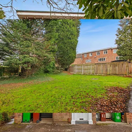 Modern 4 Bedroom House For 9 Guests With Free Parking By The Cosy Corner Nationwide Appartement *