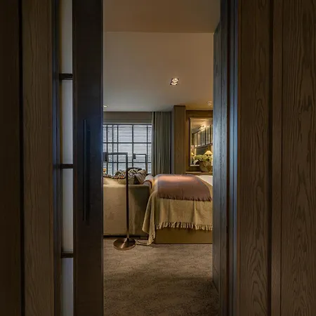 Dakota Airport 4* Manchester