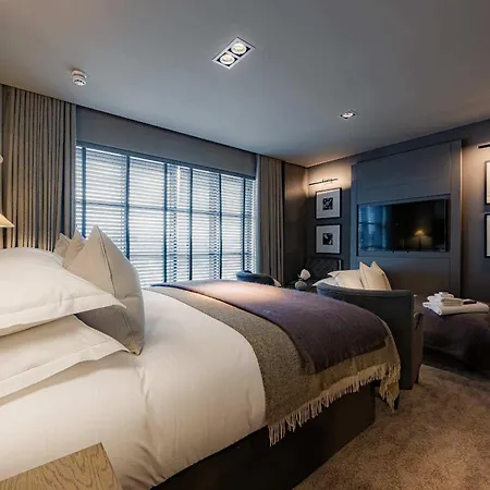 Dakota Airport 4*