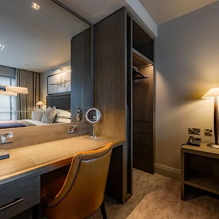 Hotel Dakota Airport 4*