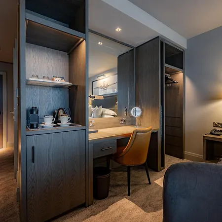 Hotel Dakota Airport 4*