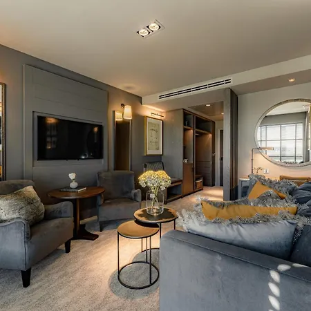 Dakota Airport Hotel 4*