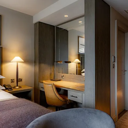 Hotel Dakota Airport 4*