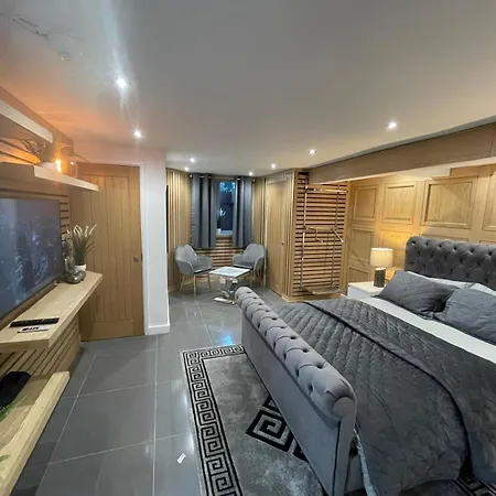 Pensión Hendham House - Near Etihad Stadium, Coop Live Arena, Ao Arena, Piccadilly Train Station & Centre 2*