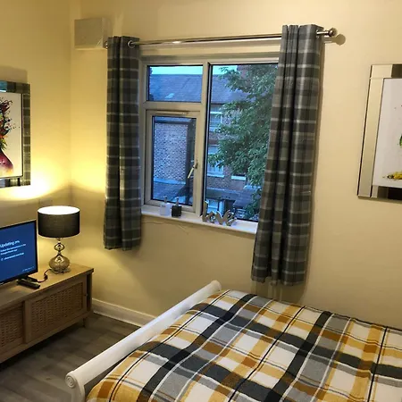 Guest house Hendham House - Near Etihad Stadium, Coop Live Arena, Ao Arena, Piccadilly Train Station & Centre 2*