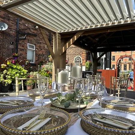 Guest house Hendham House - Near Etihad Stadium, Coop Live Arena, Ao Arena, Piccadilly Train Station & Centre Manchester