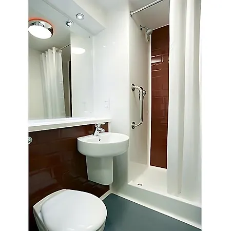 Отель Travelodge Arena Манчестер