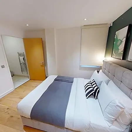 Hotel Premier Salford Quays 3*