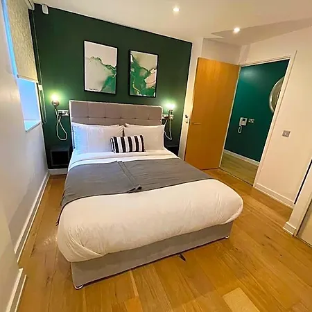 Hotel Premier Salford Quays 3*
