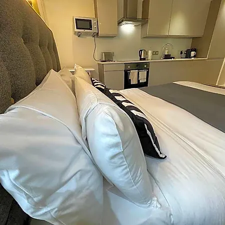 Premier Salford Quays Hotel 3*