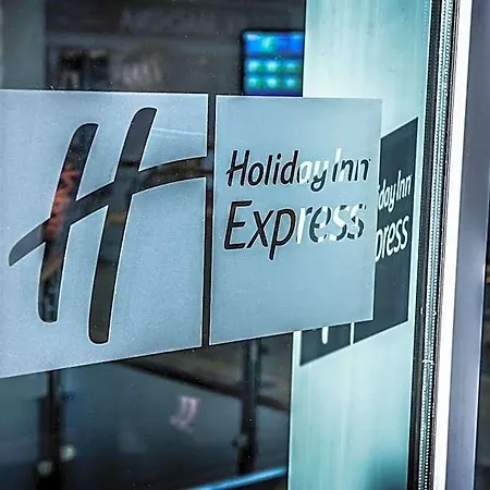 Express Centre By Ihg Hotel 3*