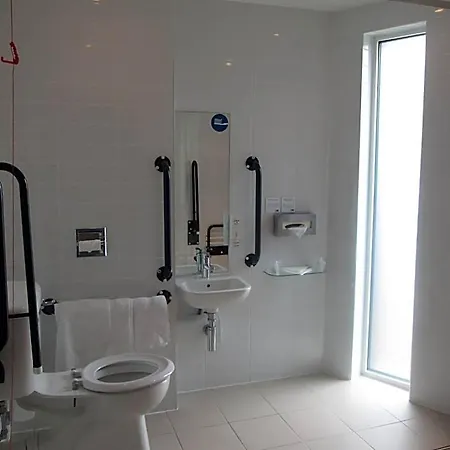 Express Centre By Ihg Hotel 3*