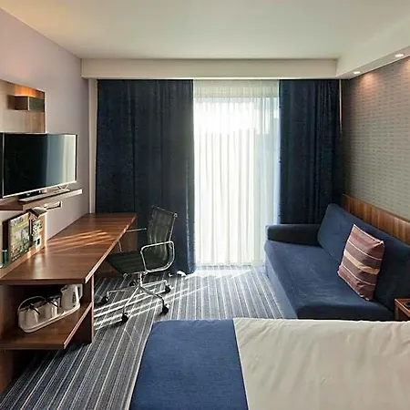 Express Centre By Ihg Hotel 3*