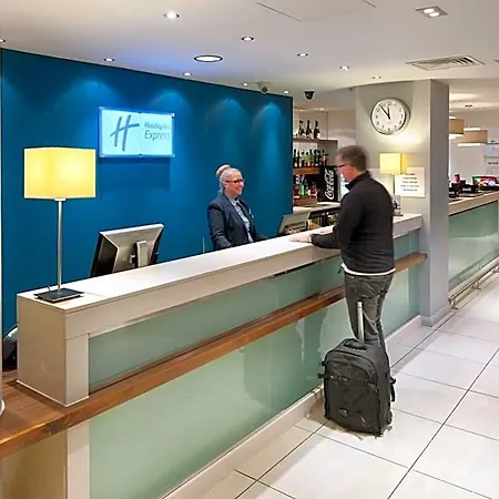 Express Centre By Ihg Hotel 3*