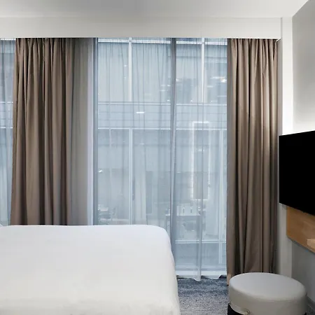 Hotel Moxy Centre 3*