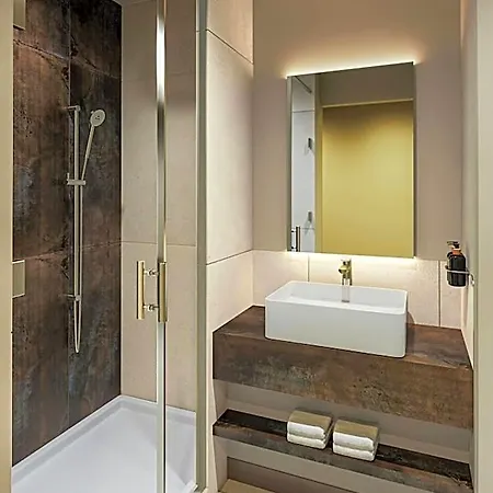 Отель Aloft By Marriott Centre