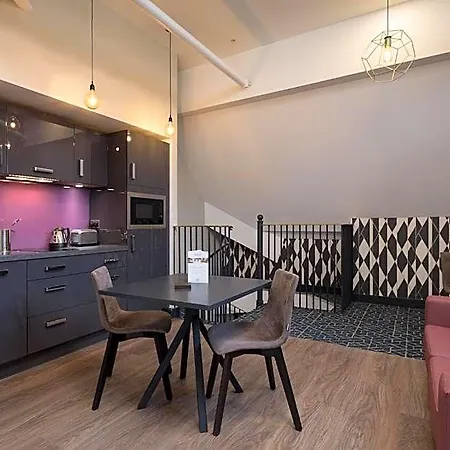 Roomzzz Victoria Apartmanhotel 4*