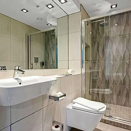 Apartmanhotel Roomzzz Victoria 4*