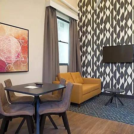 Roomzzz Victoria 4* Manchester